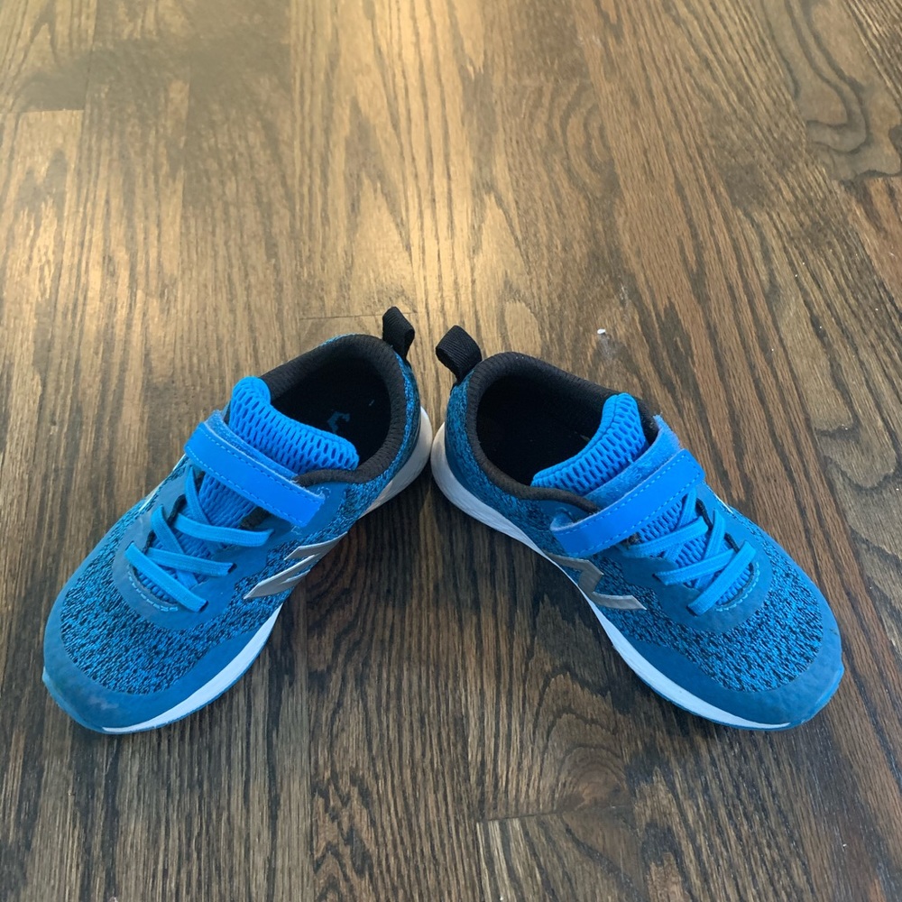 Boys 9W Nike New Balance sneakers (WITH BOX)